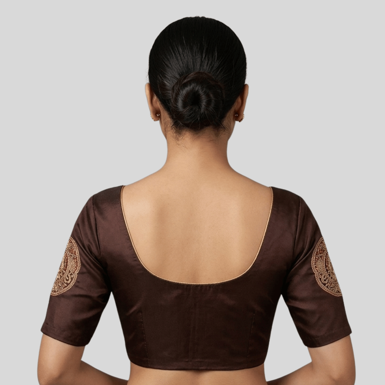Simple sleeve embroidered blouse